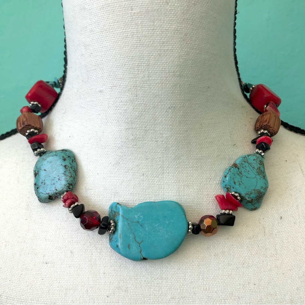 Southwestern Faux Turquoise Faux Bamboo Coral Stone Chip Collar Necklace 17” - Picture 3 of 17